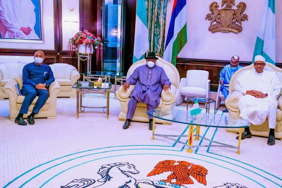 Buhari ya gana da GEJ, Bagudu, Badaru da Buni a Villa Buhari ya gana da GEJ, Bagudu, Badaru da Buni a Villa