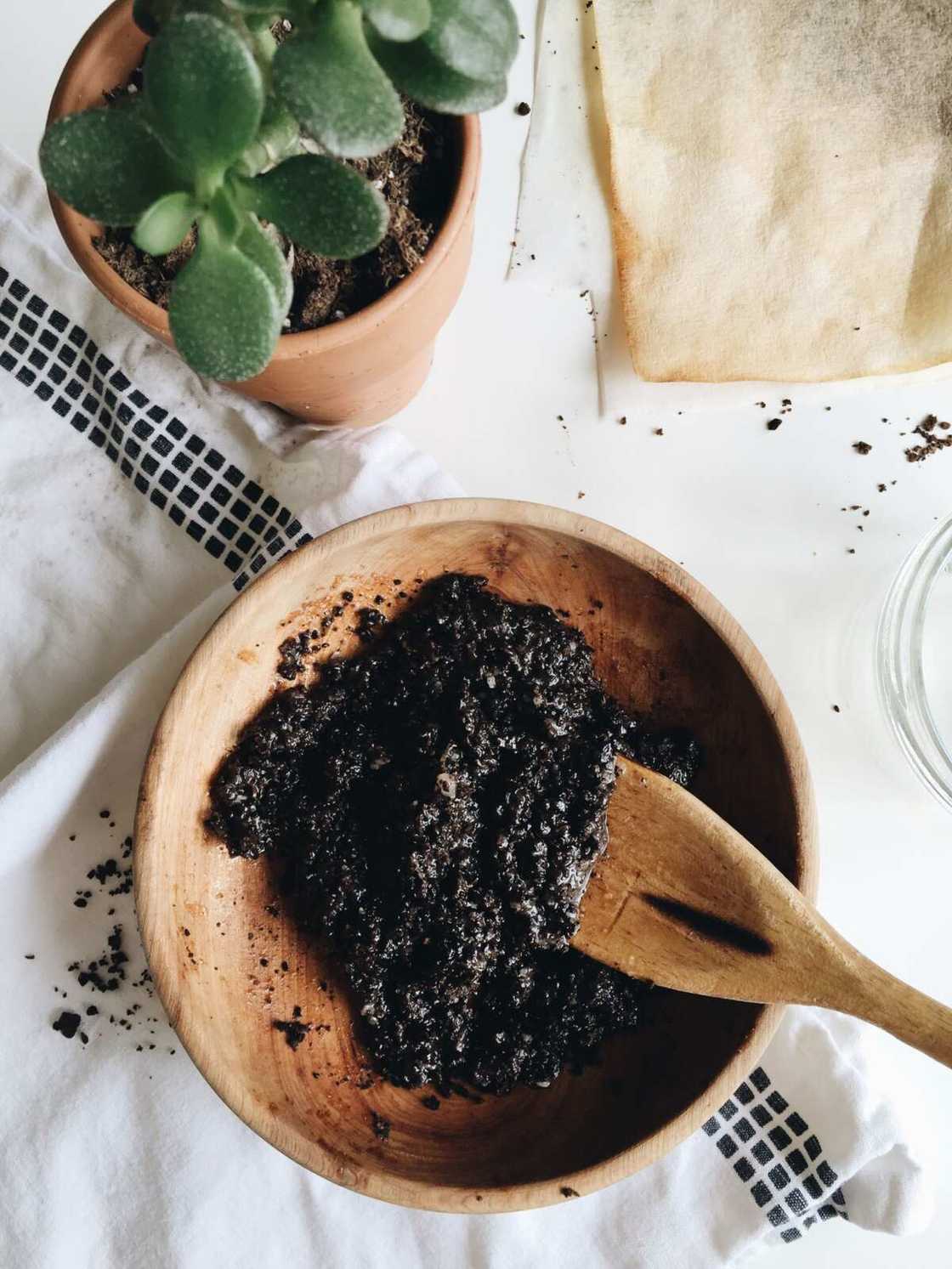 How to use coffee scrub for better effect