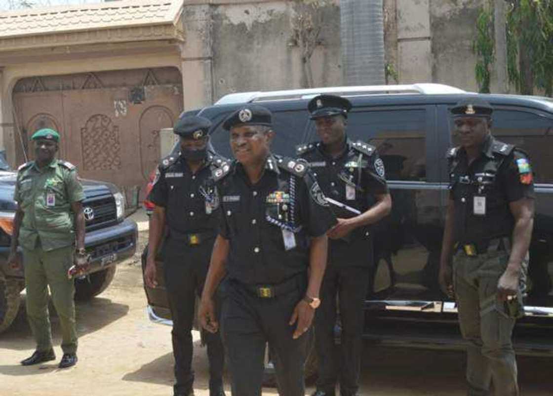 'Yan sanda sun koka kan yadda ake sakin 'yan ta'adda 'Yan sanda sun koka kan yadda ake sakin 'yan ta'adda