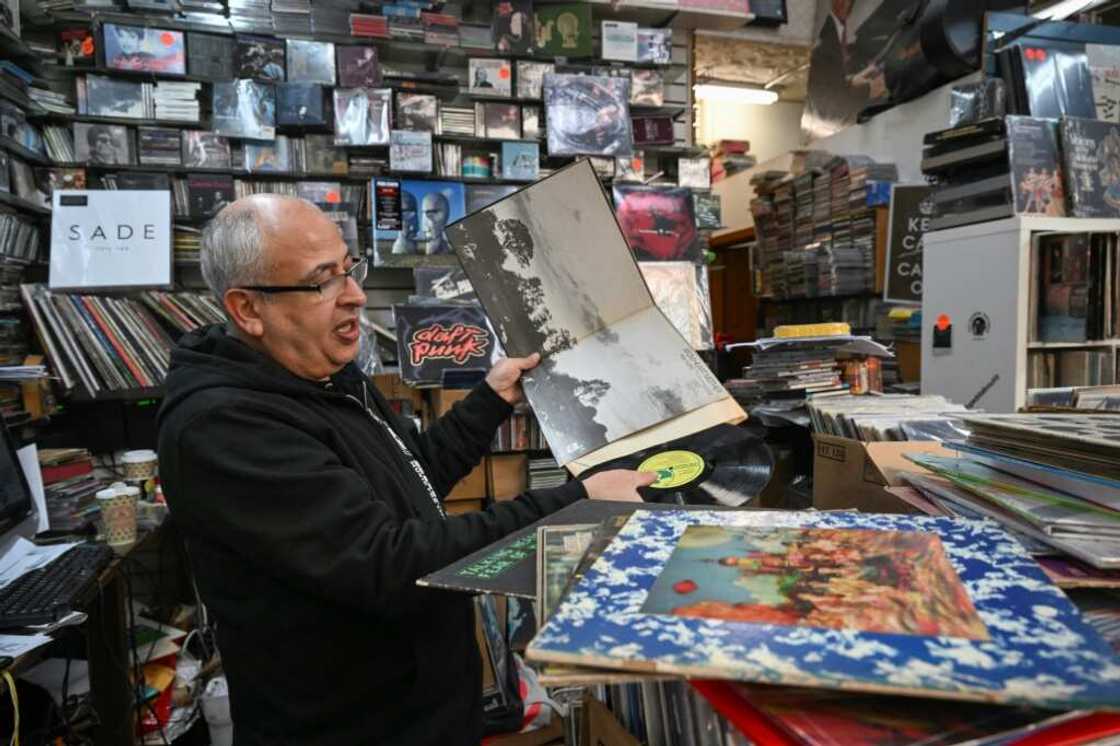 Vinyl's popularity has grown steadily in recent years, a reversal after CDs and digital downloads reigned over the 1990s and early 2000s Vinyl's popularity has grown steadily in recent years, a reversal after CDs and digital downloads reigned over the 1990s and early 2000s