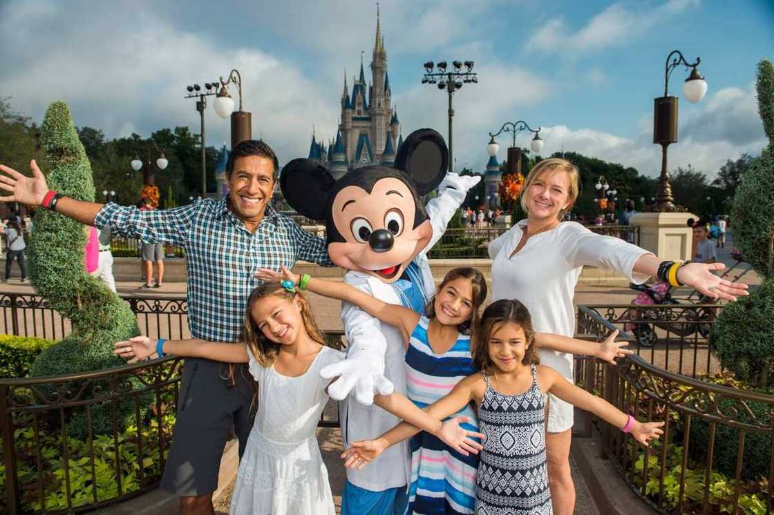 Sanjay Gupta Rebecca Olson daughters Sanjay Gupta Rebecca Olson daughters