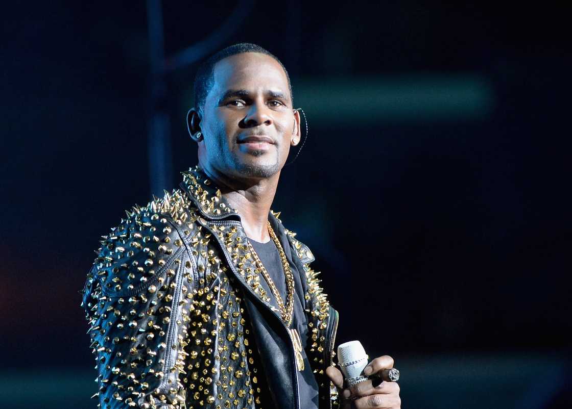 R. Kelly performs onstage during R. Kelly, New Edition and The Jacksons at the BET Experience at Staples Centre in Los Angeles, California