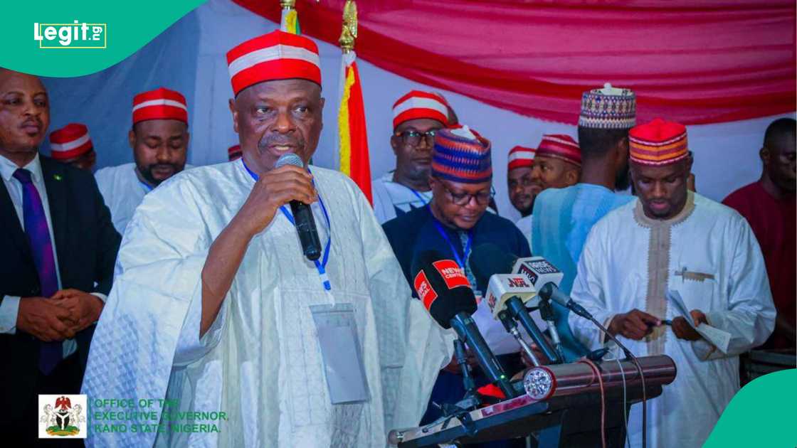 Sanata Rabiu Musa Kwankwaso ya zargi hadiman gwamnan Kano da bata masa suna. Sanata Rabiu Musa Kwankwaso ya zargi hadiman gwamnan Kano da bata masa suna.