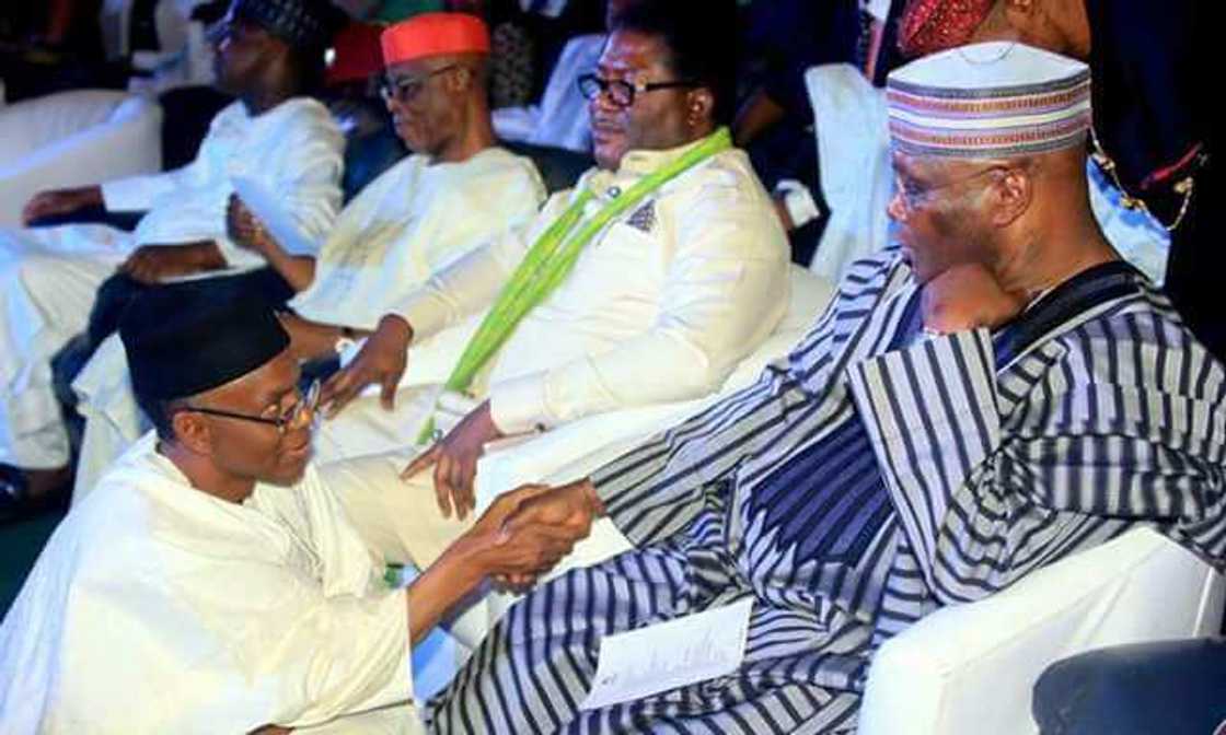 Siyasa ba da gaba ba: Atiku ya jajanta ma El-Rufai bayan kamuwa da Coronavirus Siyasa ba da gaba ba: Atiku ya jajanta ma El-Rufai bayan kamuwa da Coronavirus