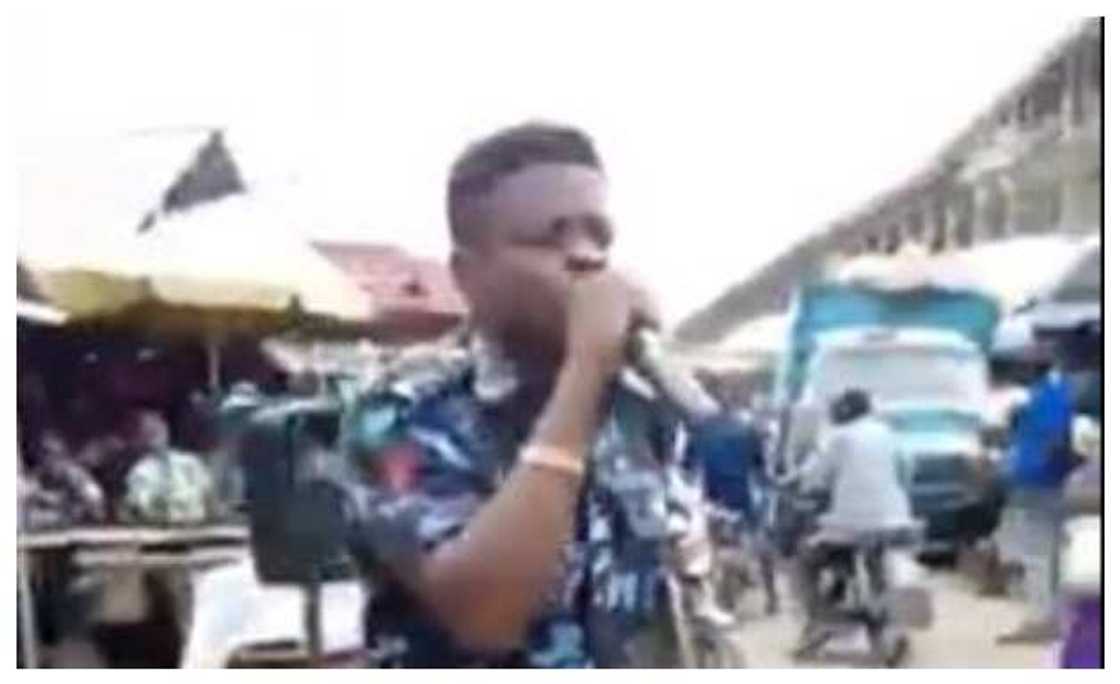 Strange video of police officer preaching in uniform surfaces online, Nigerians react Strange video of police officer preaching in uniform surfaces online, Nigerians react