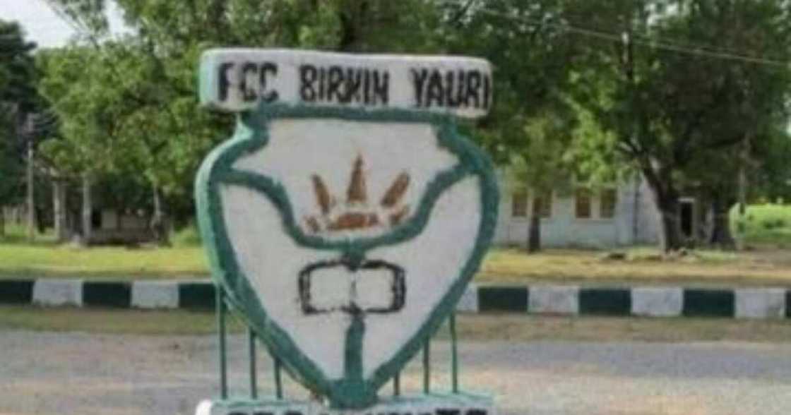 The coat of arm of the ill-fated school The coat of arm of the ill-fated school