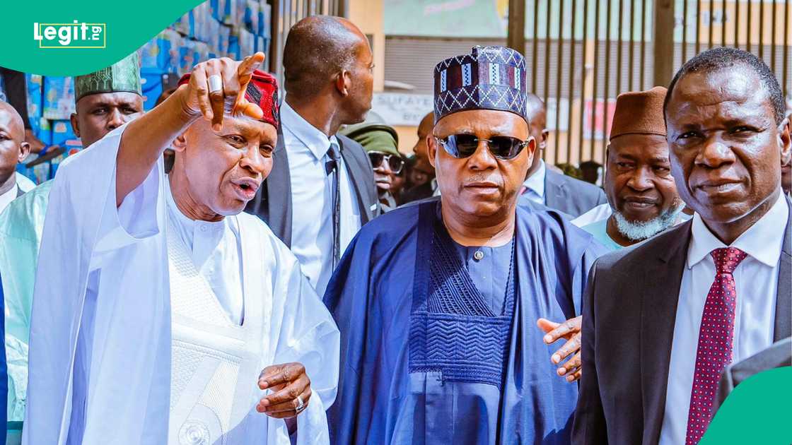 Gwamnatin tarayya da gwamnonin APC sun ba Kano tallafin N8bn. Gwamnatin tarayya da gwamnonin APC sun ba Kano tallafin N8bn.