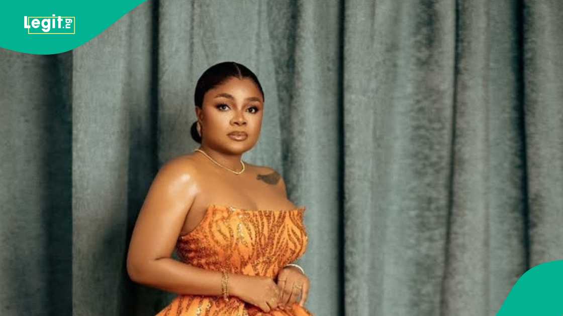 Bimbo Ademoye celebrates father as he bags doctorate Bimbo Ademoye celebrates father as he bags doctorate