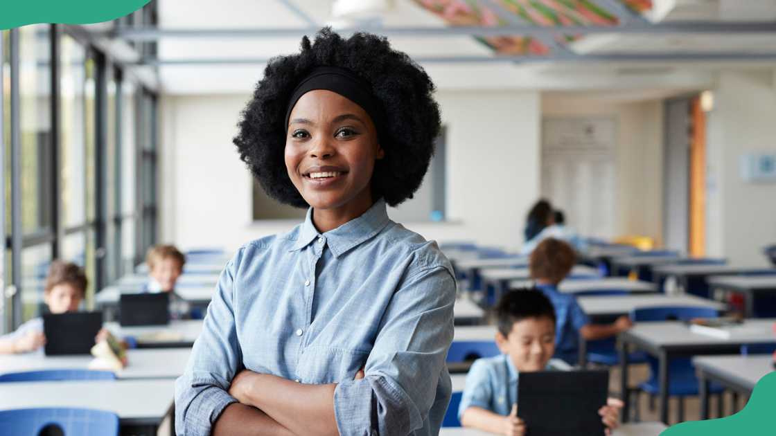 A woman takes care of children in a classroom