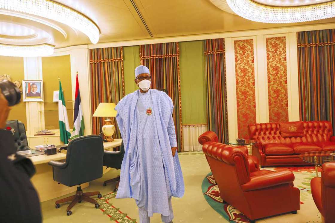President Buhari warns APC President Buhari warns APC