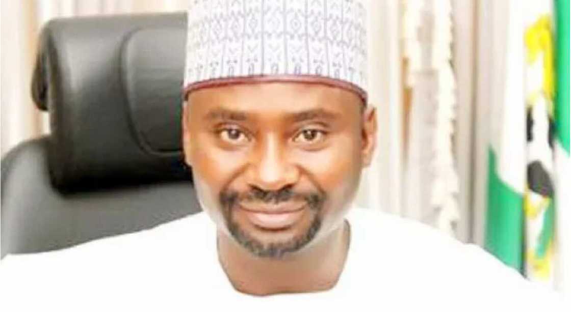 Da Duminsa: Tsohon Shugaban NEMA Ya Fice Daga APC Koma Jam’iyyar PDP Da Duminsa: Tsohon Shugaban NEMA Ya Fice Daga APC Koma Jam’iyyar PDP