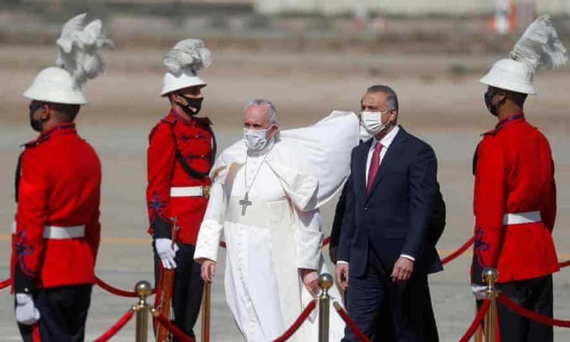 A karon farko, Fafaroma Francis ya ziyarci Iraki ya rokawa kasar Iraki zaman lafiya A karon farko, Fafaroma Francis ya ziyarci Iraki ya rokawa kasar Iraki zaman lafiya