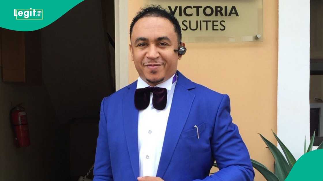 Daddy Freeze gifts his daughter an iPhone 16 Pro Max Daddy Freeze gifts his daughter an iPhone 16 Pro Max