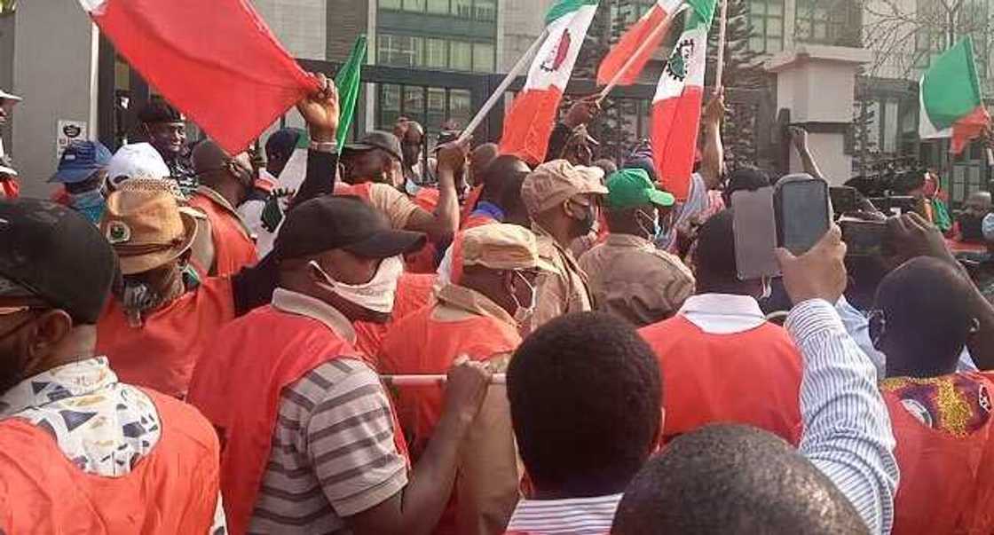 Video, photo reveal NLC, TUC members thrown into chaos as they protest in Abuja Video, photo reveal NLC, TUC members thrown into chaos as they protest in Abuja