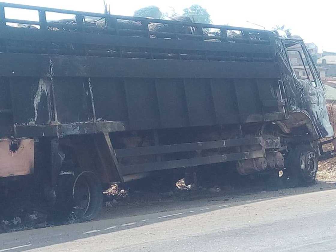 Rikicin Hausawa da Yarbawa: An kone wasu motoci makare da kayan abinci