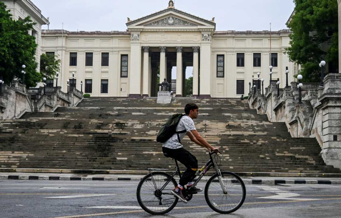 The University of Havana has been at the center of student protests in Cuba over new mobile internet tariffs that penalize users of pesos, leading to complaints of creeping dollarization The University of Havana has been at the center of student protests in Cuba over new mobile internet tariffs that penalize users of pesos, leading to complaints of creeping dollarization