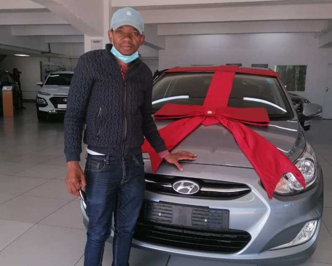 Police officer celebrates buying car after 13 years of trekking to work, social media react Police officer celebrates buying car after 13 years of trekking to work, social media react