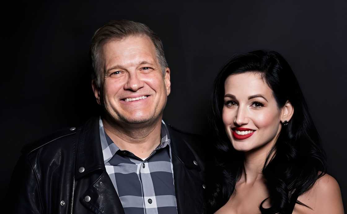 Drew Carey and Amie Harwick pose for The Artists Project Drew Carey and Amie Harwick pose for The Artists Project