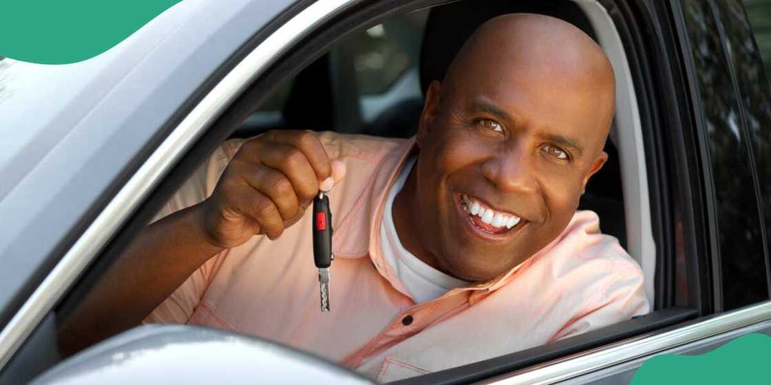 Dalibi ya ba malami kyautar mota Dalibi ya ba malami kyautar mota