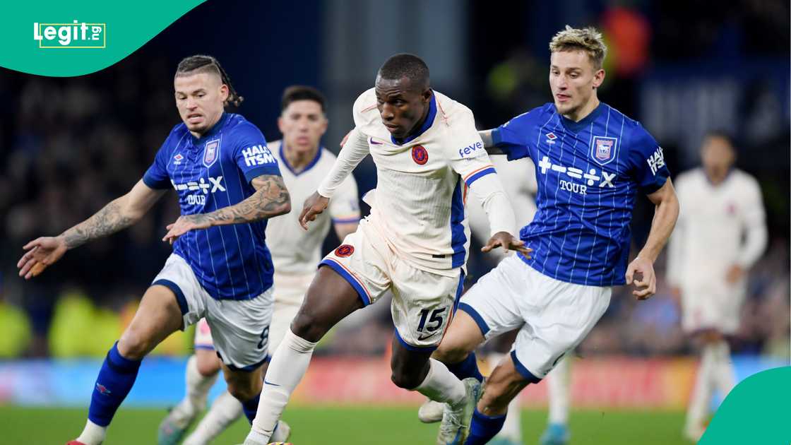 Kalvin Phillips, Nicolas Jackson, Luke Woolfenden, Chelsea , Ipswich, Portman Road, England, Premier League. Kalvin Phillips, Nicolas Jackson, Luke Woolfenden, Chelsea , Ipswich, Portman Road, England, Premier League.