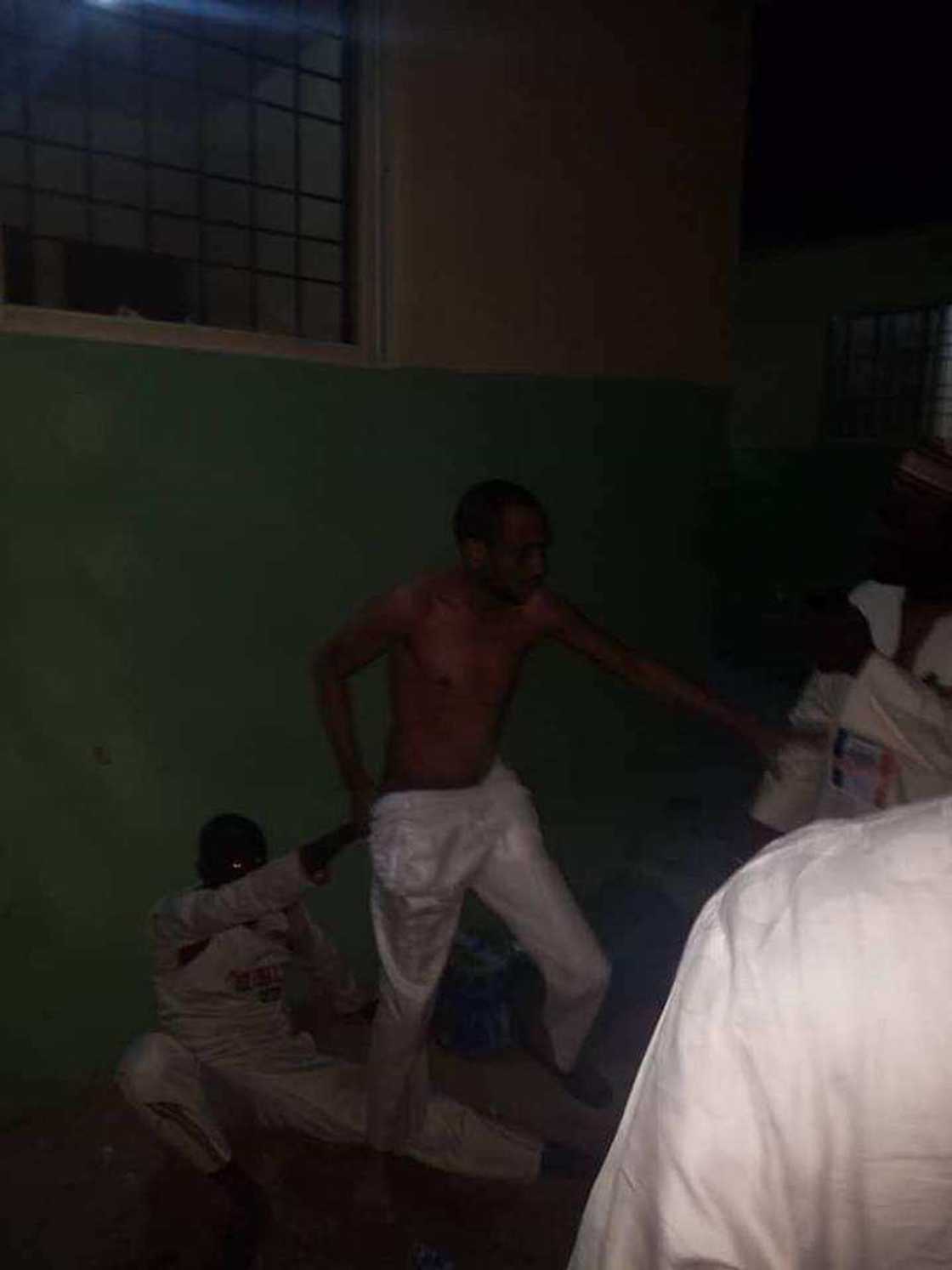 Jami’an tsaro sun cafke Gawuna da Garo ana tattara kuri’un zaben Gwamna (Bidiyo) Jami’an tsaro sun cafke Gawuna da Garo ana tattara kuri’un zaben Gwamna (Bidiyo)