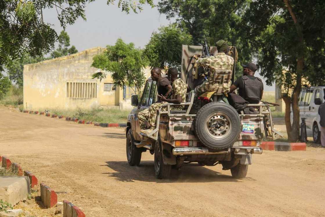 Yanzu Yanzu: Rundunar sojoji ta kashe ‘yan ta’adda 73, ta ceto mutum 55 a Borno Yanzu Yanzu: Rundunar sojoji ta kashe ‘yan ta’adda 73, ta ceto mutum 55 a Borno