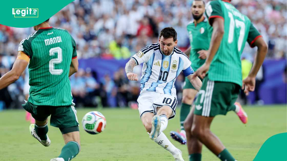 Lionel Messi scoring from outside against Algeria. Photo by The Asahi Shimbun Lionel Messi scoring from outside against Algeria. Photo by The Asahi Shimbun
