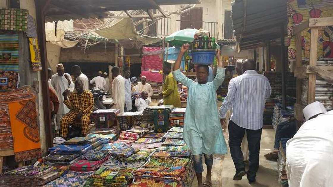 Kamfen din Buhari: 'Yan kasuwa a Kano sun rufe shaguna don tsoron barkewar rikici Kamfen din Buhari: 'Yan kasuwa a Kano sun rufe shaguna don tsoron barkewar rikici