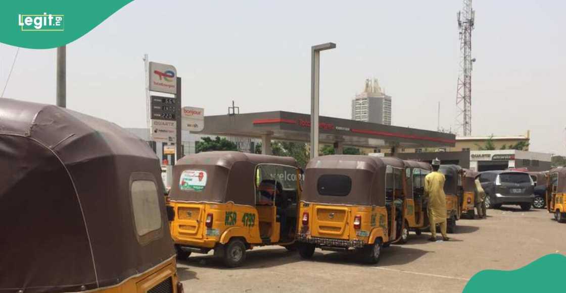 'Yan adaidaita sahu sun gudanar da zanga zanga a Kano kan kara kudin mai 'Yan adaidaita sahu sun gudanar da zanga zanga a Kano kan kara kudin mai