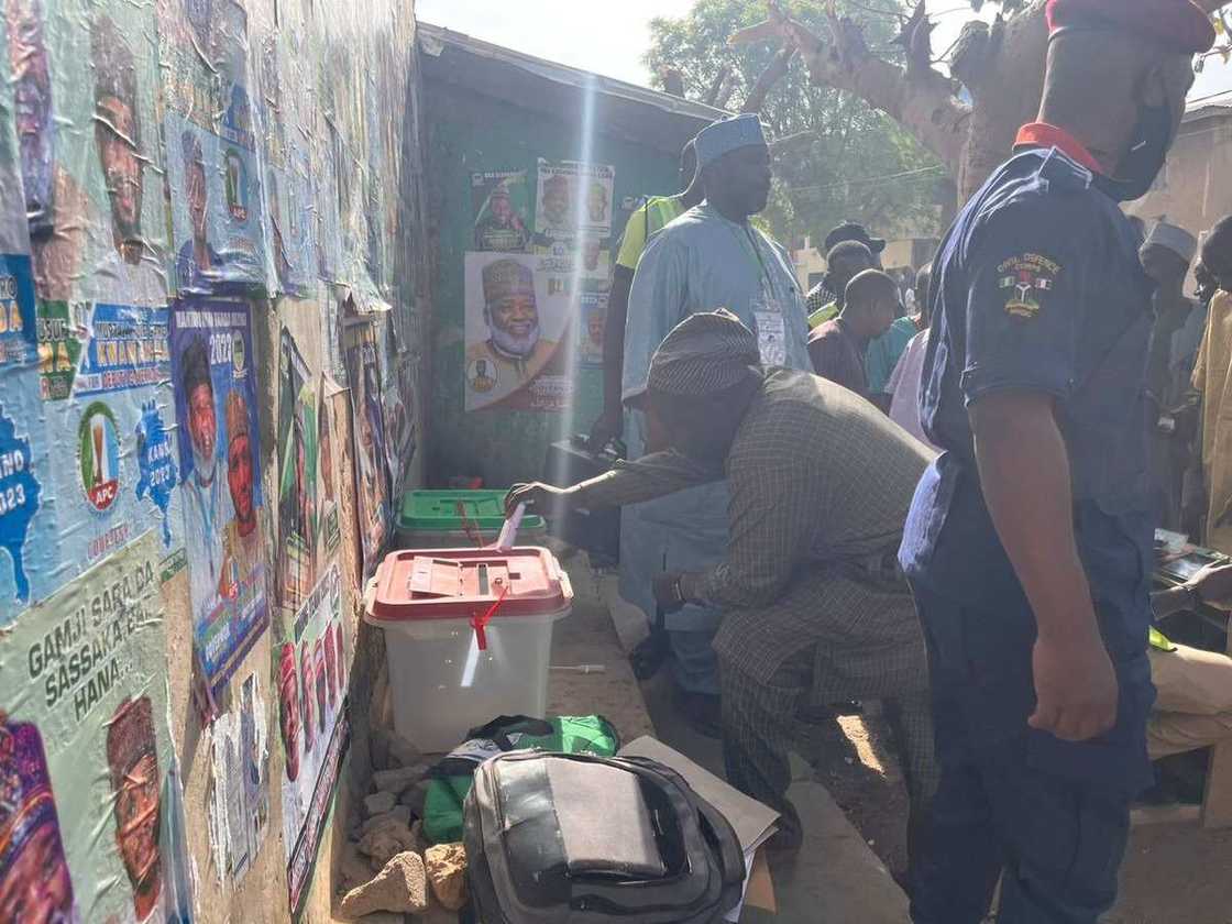 Mutane sun fara kada kuri'a a Kano Mutane sun fara kada kuri'a a Kano