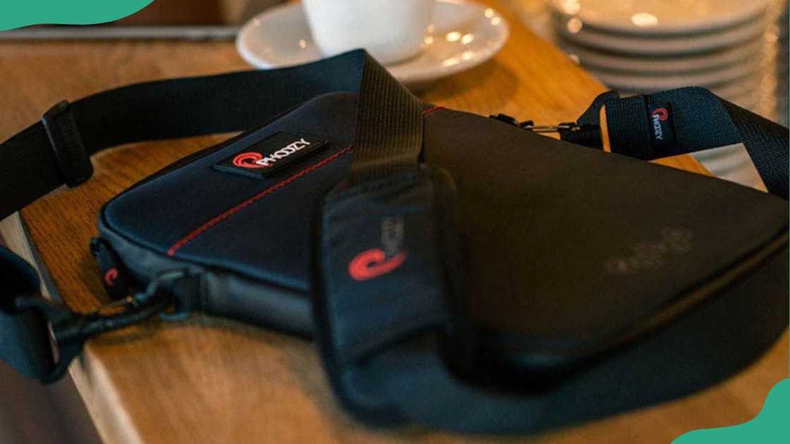 Phoozy insulated thermal protection tablet case