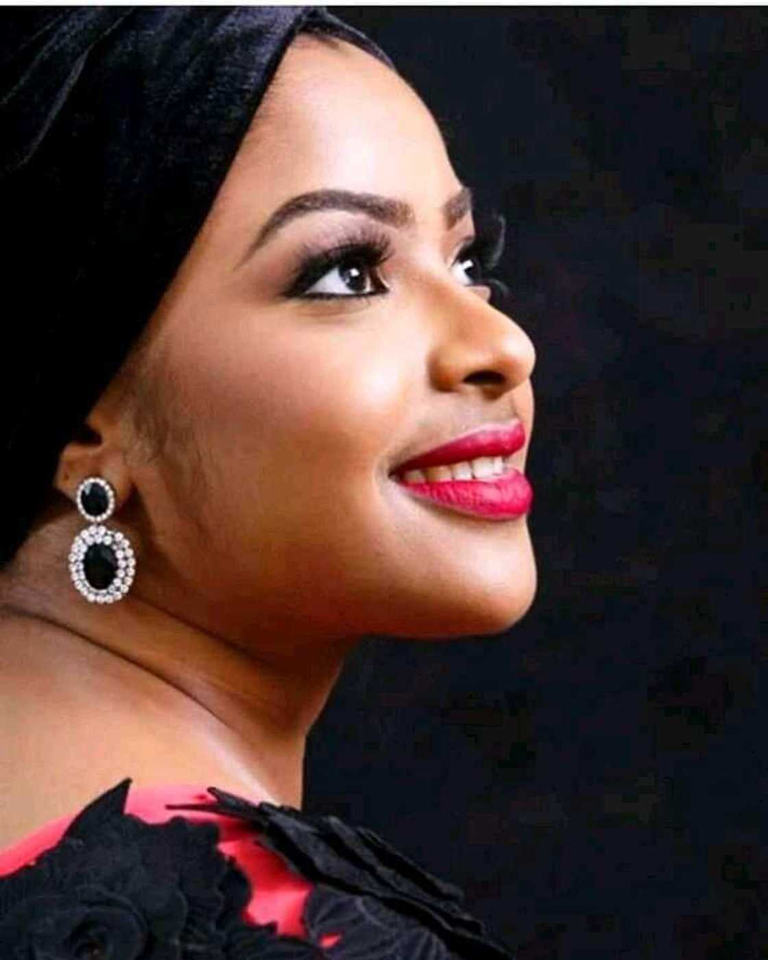 Masha Allah: Mace Bahaushiya da ta fi kowacce mace kyau da kankantar shekaru cikin 'yan siyasar Najeriya (Hotuna) Masha Allah: Mace Bahaushiya da ta fi kowacce mace kyau da kankantar shekaru cikin 'yan siyasar Najeriya (Hotuna)