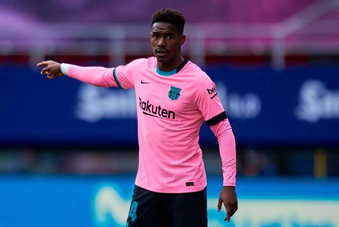 Top Premier League club completes signing of Barcelona superstar