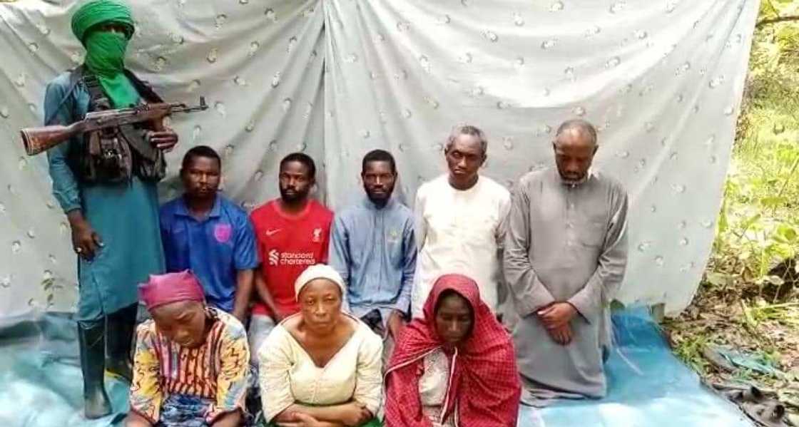 Da Ɗuminsa: Ɗan Ango Abdullahi, 'yar ajinsu Osinbajo sun yi magana a sabon bidiyon da ƴan ta'adda suka saki Da Ɗuminsa: Ɗan Ango Abdullahi, 'yar ajinsu Osinbajo sun yi magana a sabon bidiyon da ƴan ta'adda suka saki