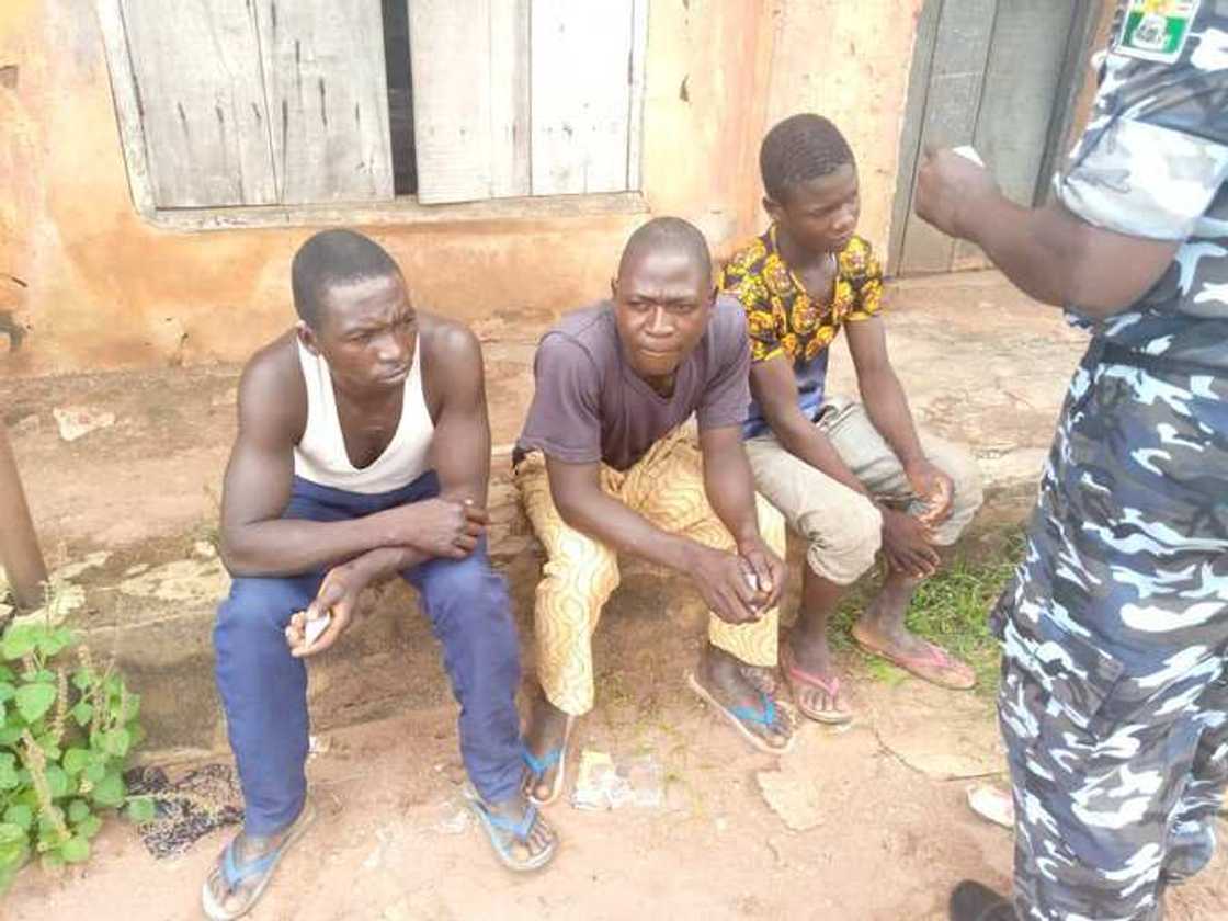 Kai tsaye: Yadda zabe gwamnan jihar Edo tsakanin Obaseki da Ize-iyamu ke gudana Kai tsaye: Yadda zabe gwamnan jihar Edo tsakanin Obaseki da Ize-iyamu ke gudana