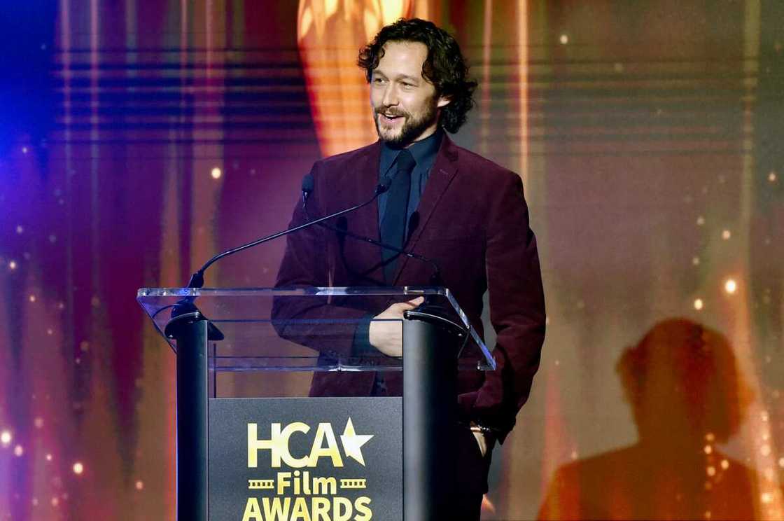 Who is Joseph Gordon-Levitt's wife? Who is Joseph Gordon-Levitt's wife?