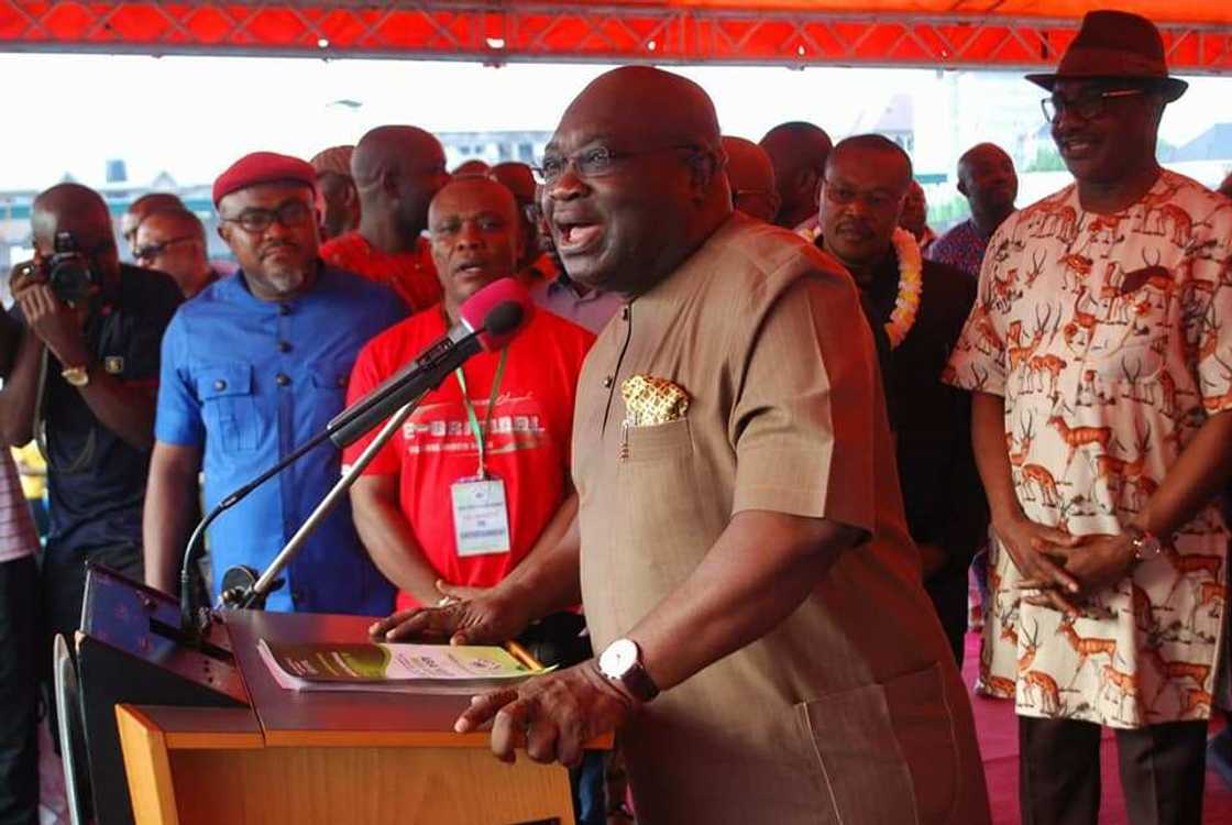 Ikpeazu ya maidawa Frank raddi a kan bin Tagawar Buhari zuwa Turai