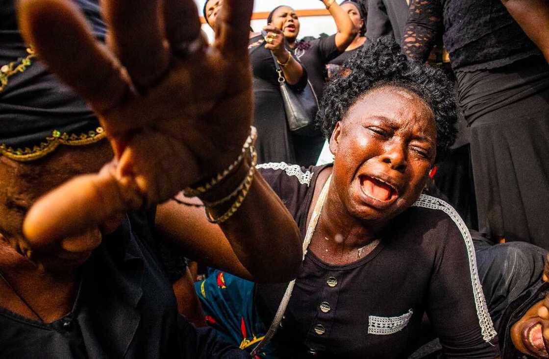 Kwace kujerar Gwamnan Imo: Masoya Ihedioha sun gudanar da zanga mai sosa zuciya, sun zargi Tanko da kisan Dimokradiyya Kwace kujerar Gwamnan Imo: Masoya Ihedioha sun gudanar da zanga mai sosa zuciya, sun zargi Tanko da kisan Dimokradiyya