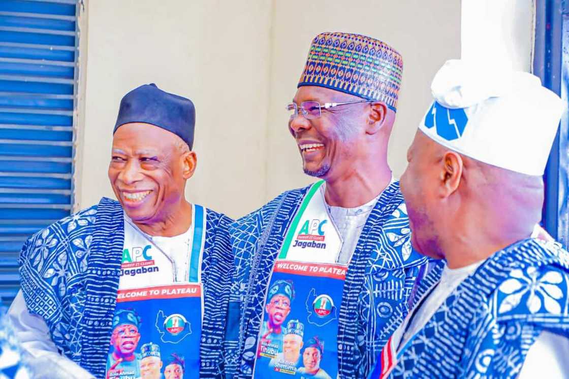 Shugaban APC da wasu gwamnoni. Shugaban APC da wasu gwamnoni.