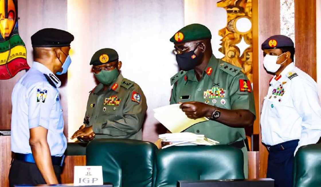Breaking: Senate goes tough, calls on Buratai, other service chiefs to resign Breaking: Senate goes tough, calls on Buratai, other service chiefs to resign