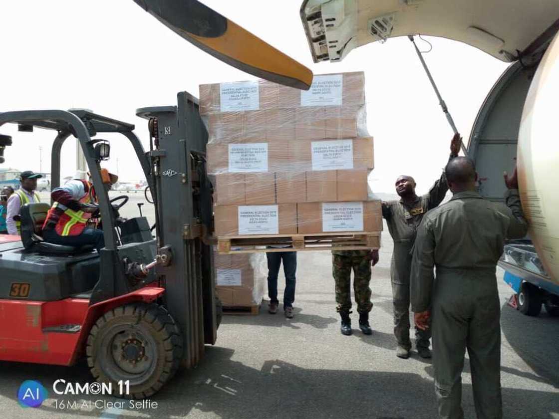 INEC ta aika kayan aikin zaben jihar Kebbi zuwa Kaduna bisa kuskure INEC ta aika kayan aikin zaben jihar Kebbi zuwa Kaduna bisa kuskure