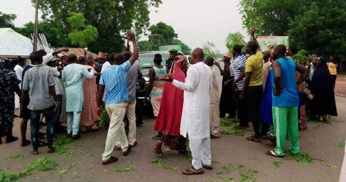 Fusatattun ma'aikata sun tare ayarin motoccin mataimakin gwamnan Nasarawa