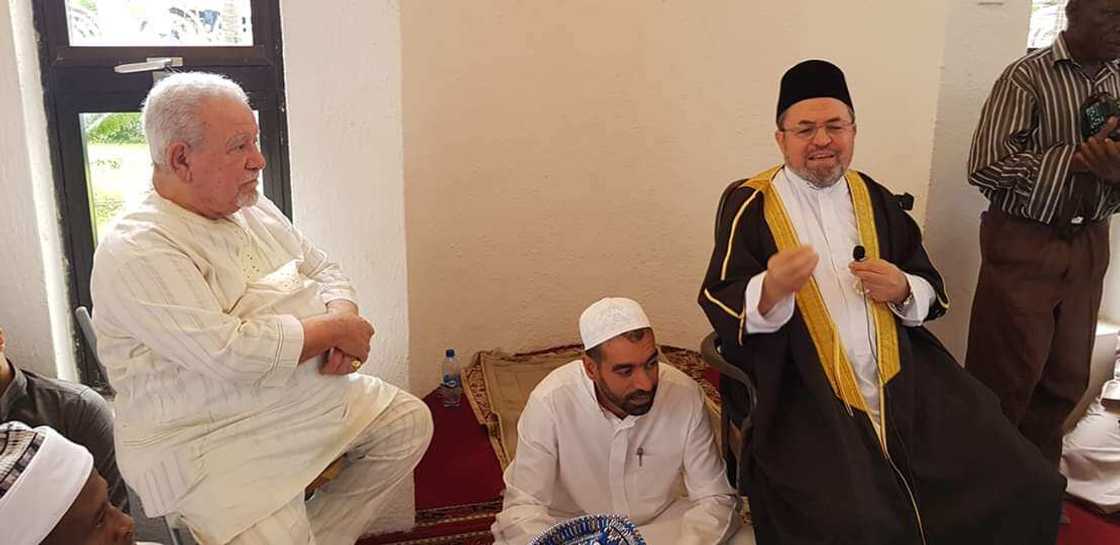 Da duminsa: Kauran Bauchi ya yi sabuwar amarya balarabiya Da duminsa: Kauran Bauchi ya yi sabuwar amarya balarabiya