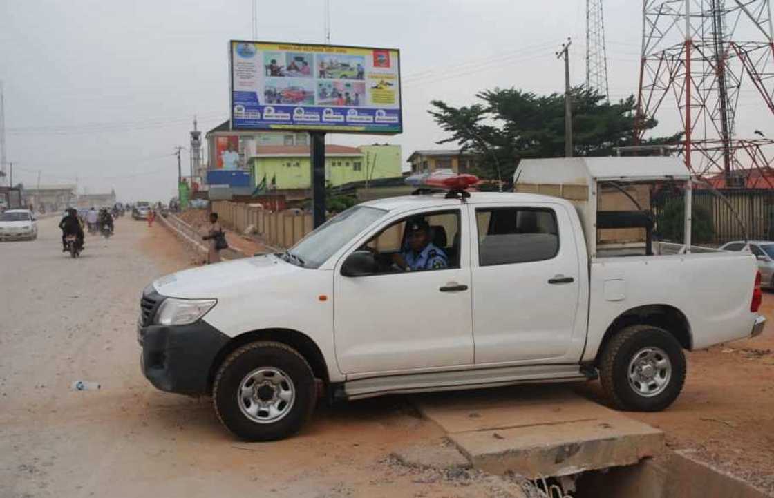 Yan Sanda sun cafke wani da ake zargin ɗan garkuwa ne da AK-47 a jihar Kano Yan Sanda sun cafke wani da ake zargin ɗan garkuwa ne da AK-47 a jihar Kano