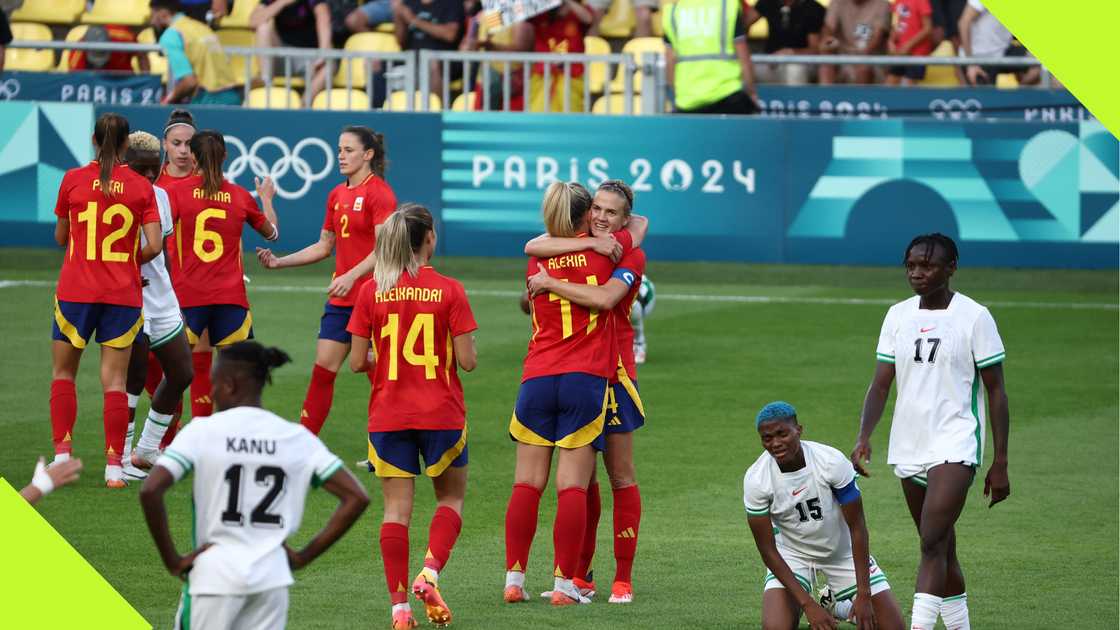 Spain celebrate, Nigeria dejected after second group C match.