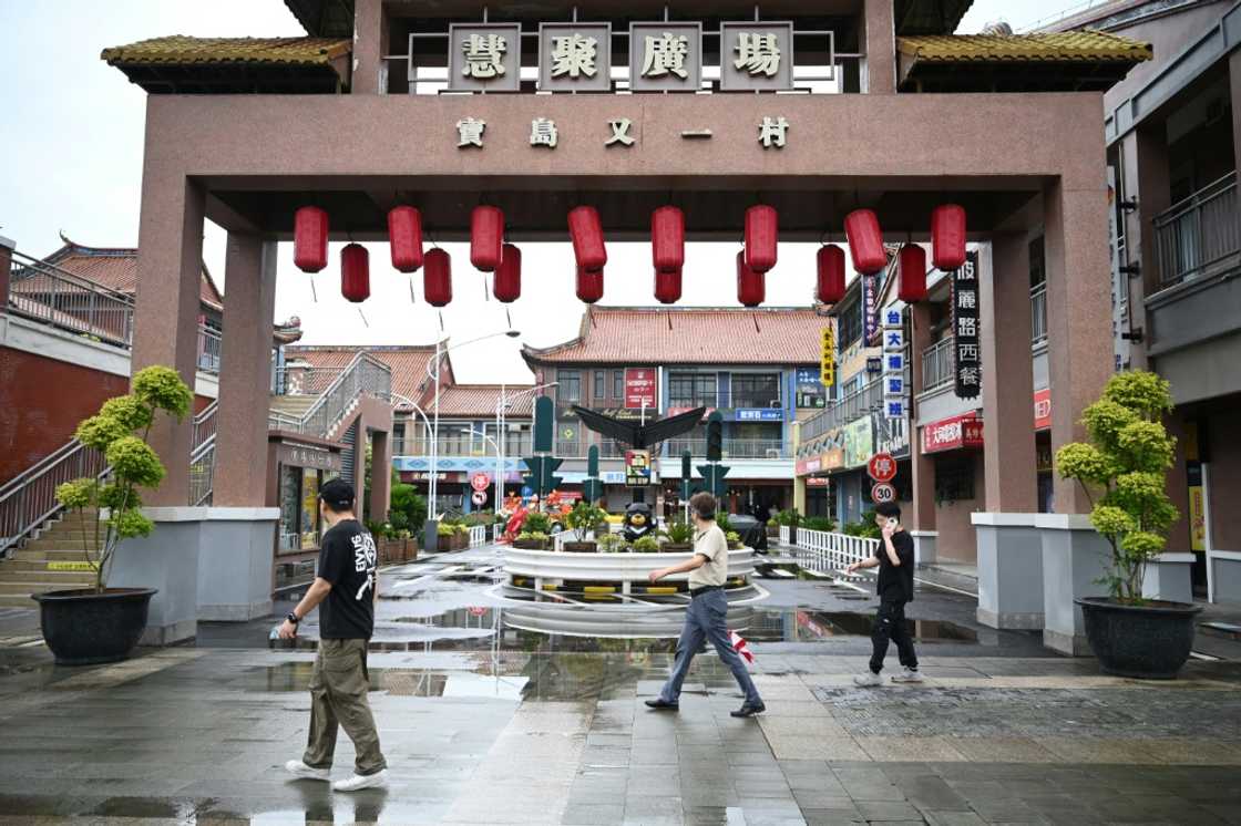 Taiwanese-style buildings, streets and temples to deieties can be seen throughout Kunshan Taiwanese-style buildings, streets and temples to deieties can be seen throughout Kunshan
