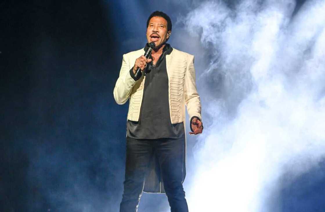 Iconic 80s singers Iconic 80s singers