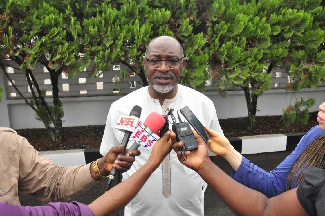 Shugaban APC a Edo ya daura laifin nasarar da Obaseki yayi a PDP kan Oshiomhole Shugaban APC a Edo ya daura laifin nasarar da Obaseki yayi a PDP kan Oshiomhole