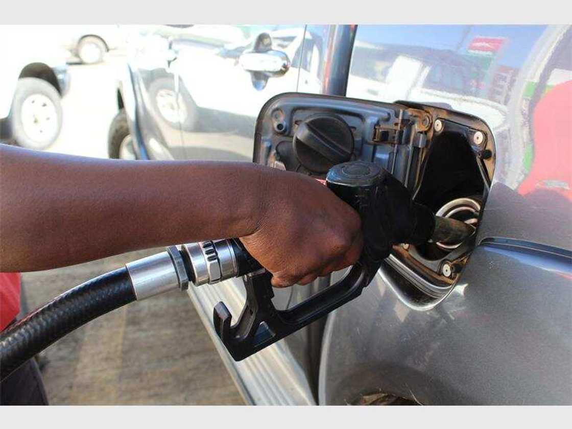 Idan kuka kara farashin mai, zaku sake jefa miliyoyin mutane talauci: Janar AbdulSalam Idan kuka kara farashin mai, zaku sake jefa miliyoyin mutane talauci: Janar AbdulSalam