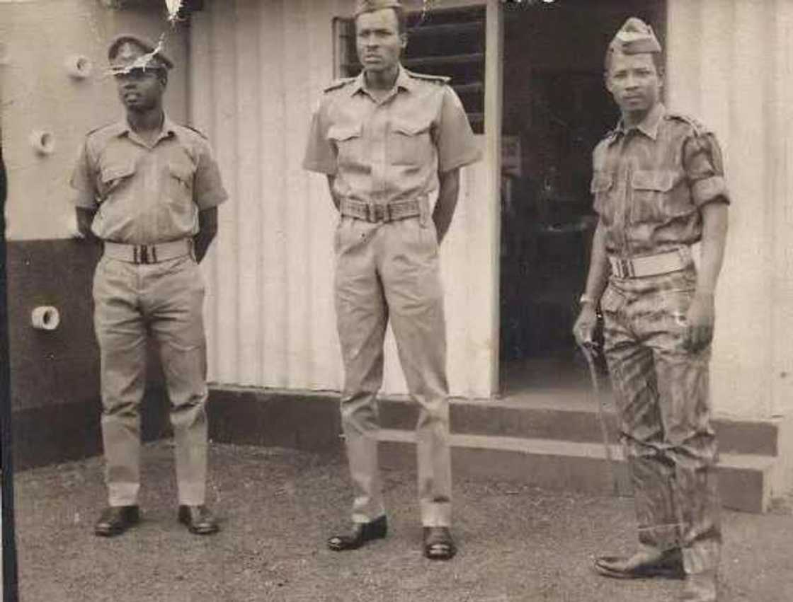 Gayu da kwalisa: Hotuna na kuruciyar Buhari da suka jawo cece-kuce a dandalin sada zumunta Gayu da kwalisa: Hotuna na kuruciyar Buhari da suka jawo cece-kuce a dandalin sada zumunta